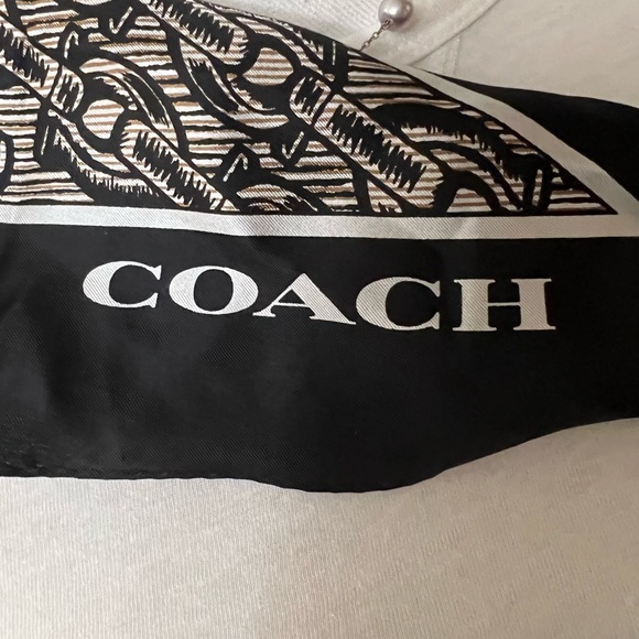 Coach woman’s scarf - Picture 3 of 4